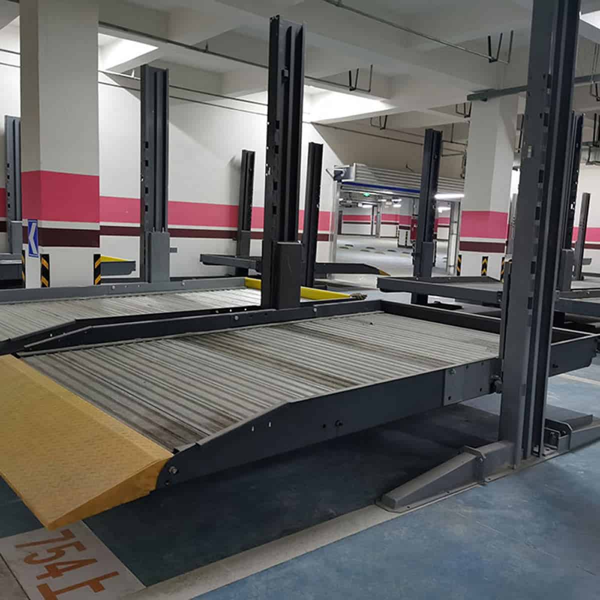 彬州4柱停車庫(kù)改造