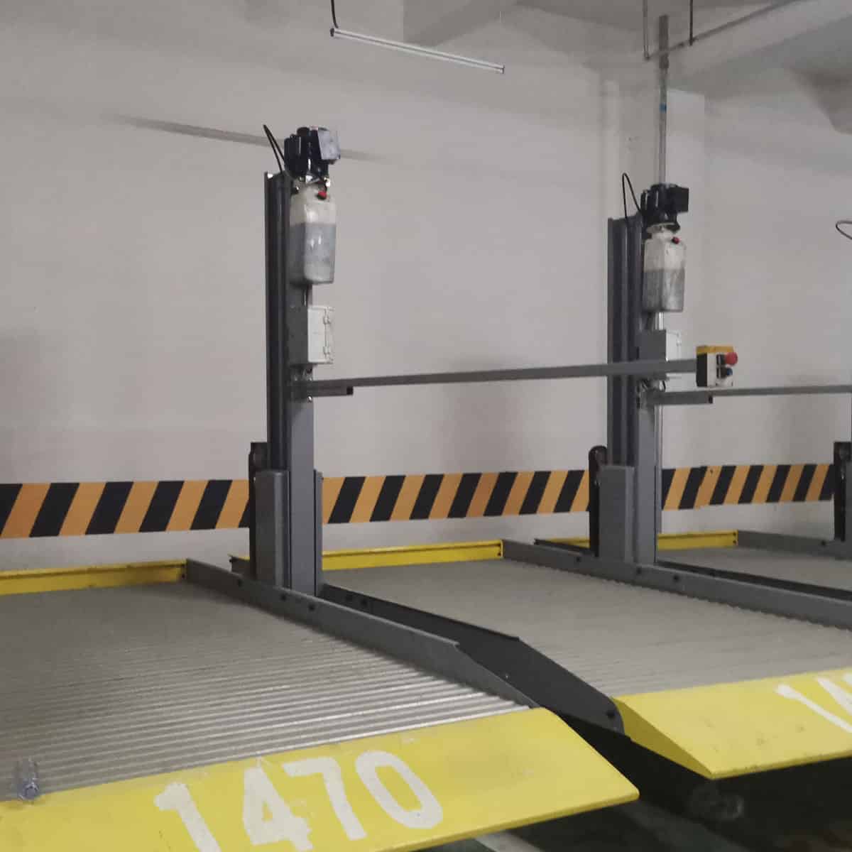 空間利用率高的塔式立體車(chē)庫(kù)解決方案